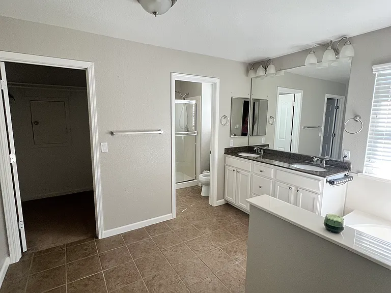 1744 Newark Ln — Photo 7