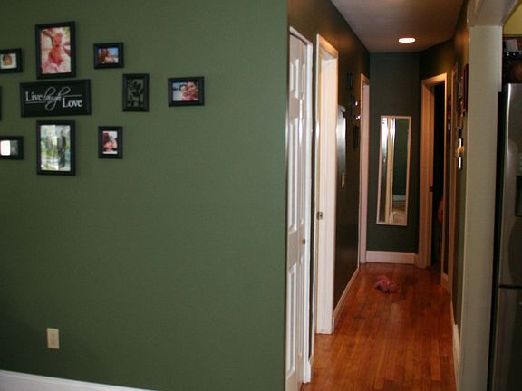 5th image of 22926 Hoffman St