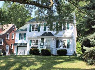 810 N 4th St, Clinton, IA 52732