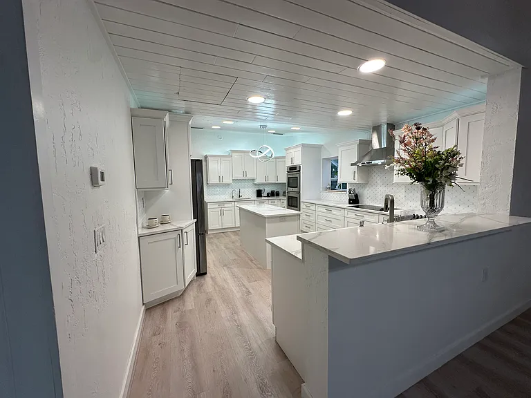2650 Philippe Pkwy — Photo 8