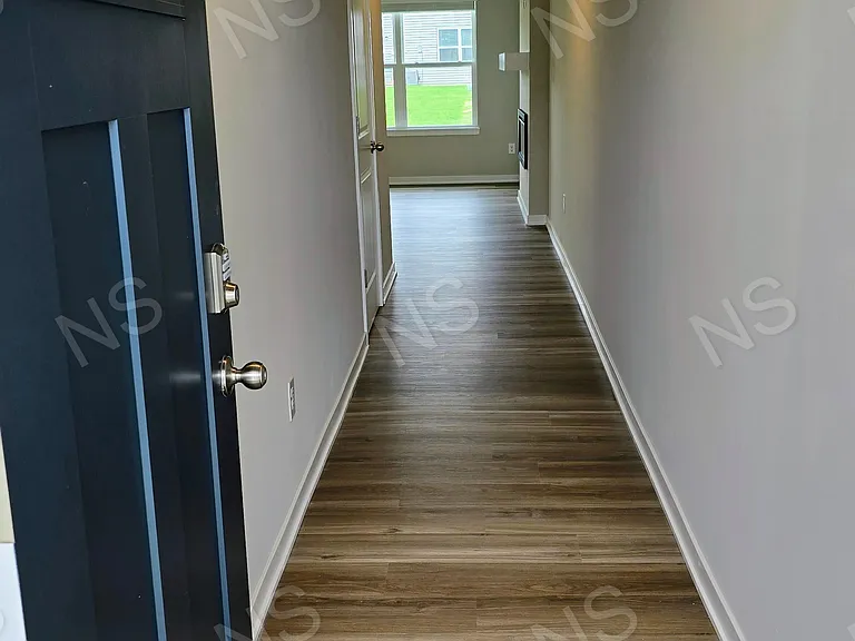 523 Kinley Dr — Photo 6