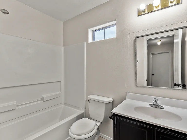 4416 Thunderbird Ave — Photo 9