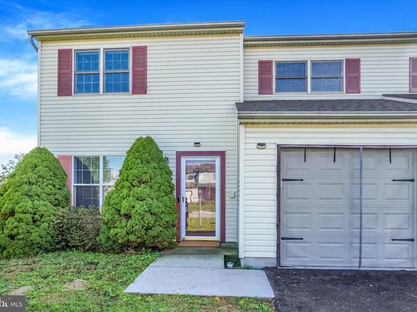 3100 Sundial Rd, Dover, PA 17315