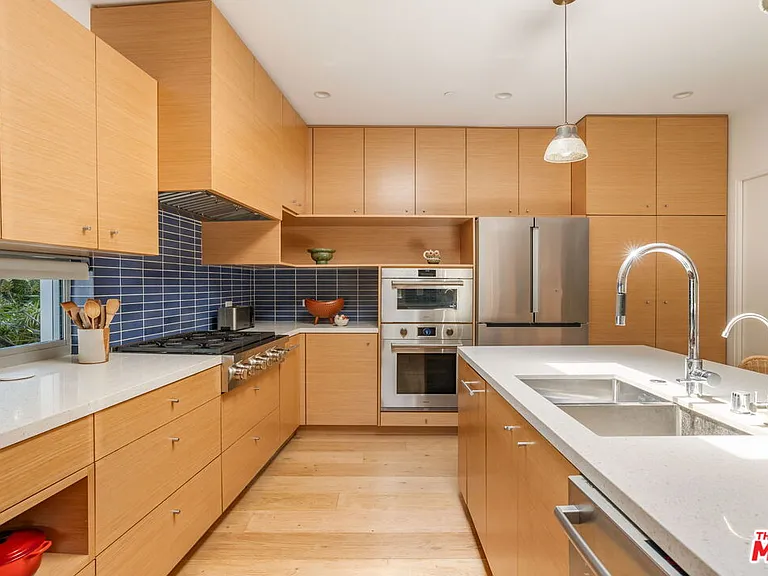 1407 Oak St — Photo 12