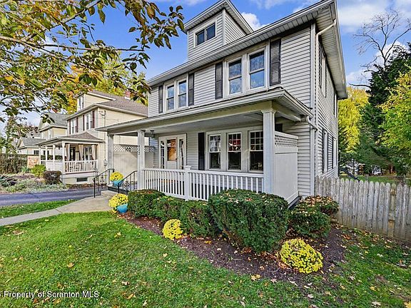 3rd image of 422 Layton Rd
