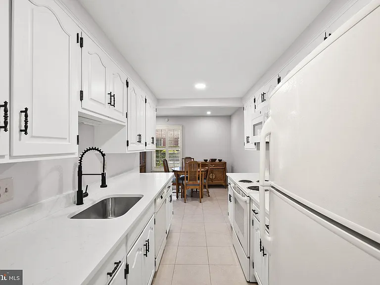 6056 Morgan Ct — Photo 16