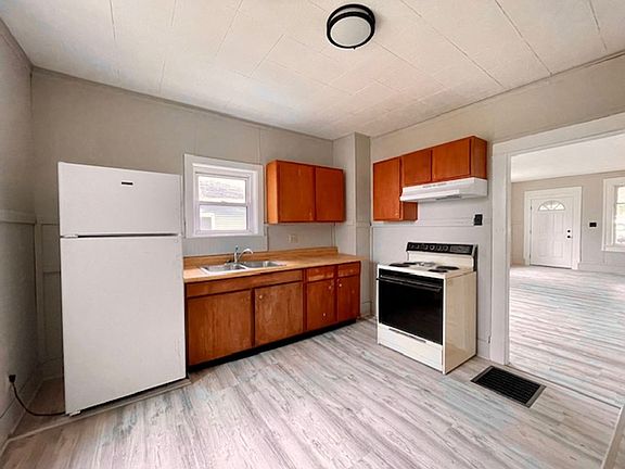 2nd image of 11 Franklin Ave