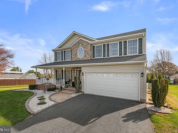 3rd image of 1009 Davis Rd