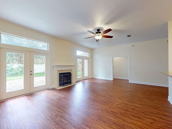5th image of 440 Crescent Pond Dr