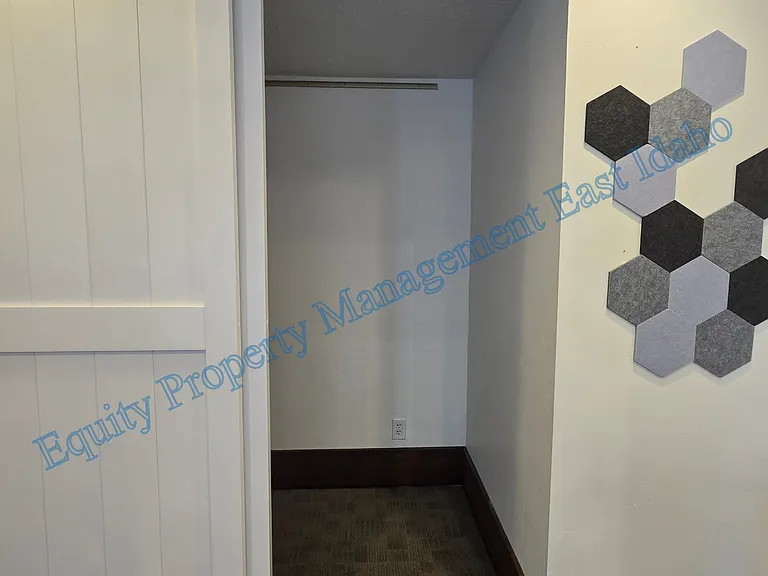 123 N Main St #13 — Photo 2