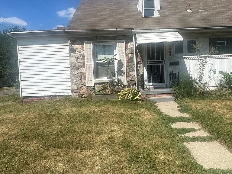 15805 Mendota St — Photo 1