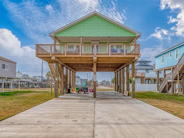 119 Doubloon Dr, Freeport, TX 77541