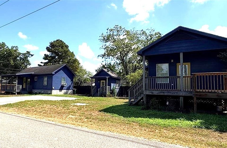 1st image of 1017 W Nueces St