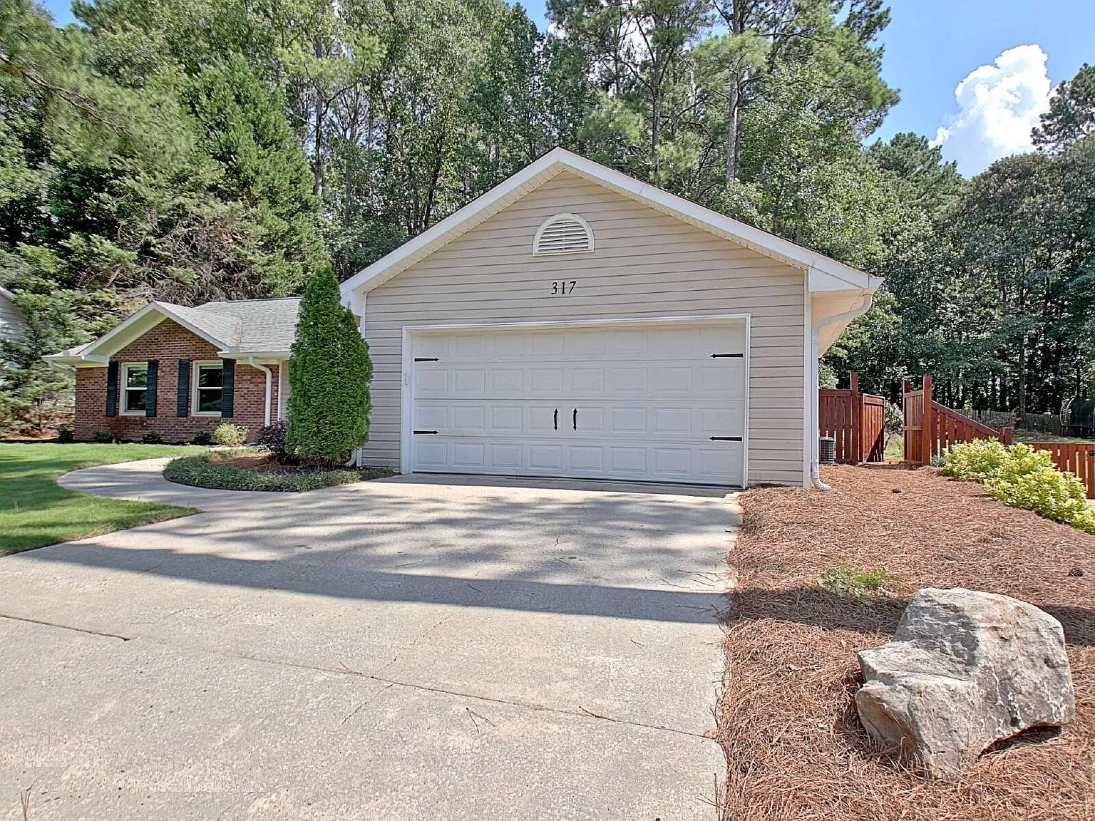 4 bed, 2.0 bath, 1635 sqft, $2,750 — Photo 4