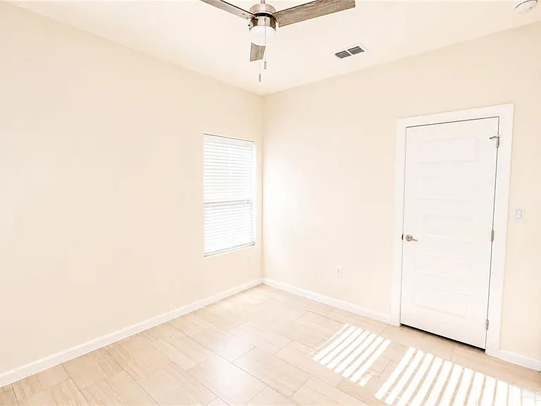 2612 E Israel Ave #B — Photo 5
