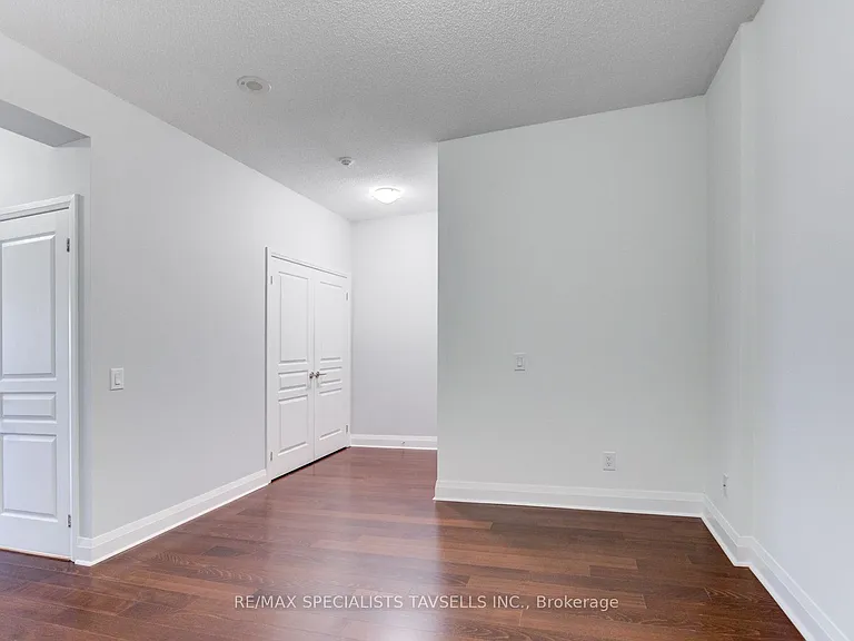 1 Hurontario St #304 — Photo 15