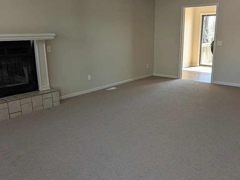 841 E Pinewood St — Photo 3