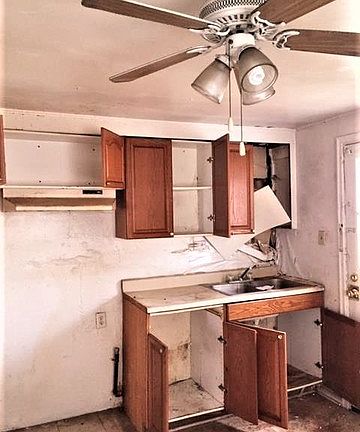 3rd image of 9750 S Oglesby Ave