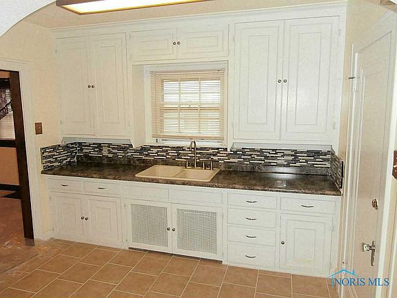 4th image of 1571 Glenbrook Dr