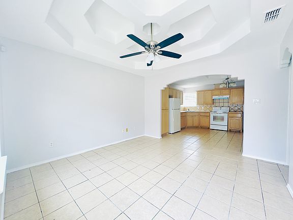 2nd image of 2208 Candlelight Ln #2