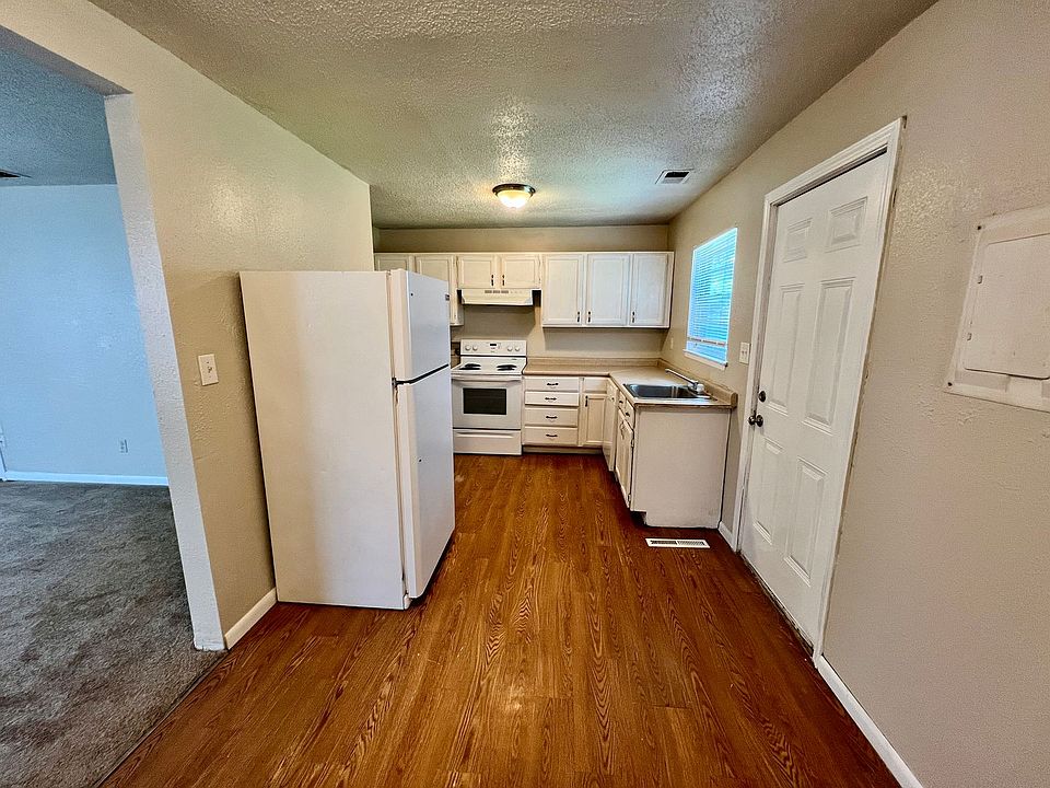 1st image of 2630 S 49th St