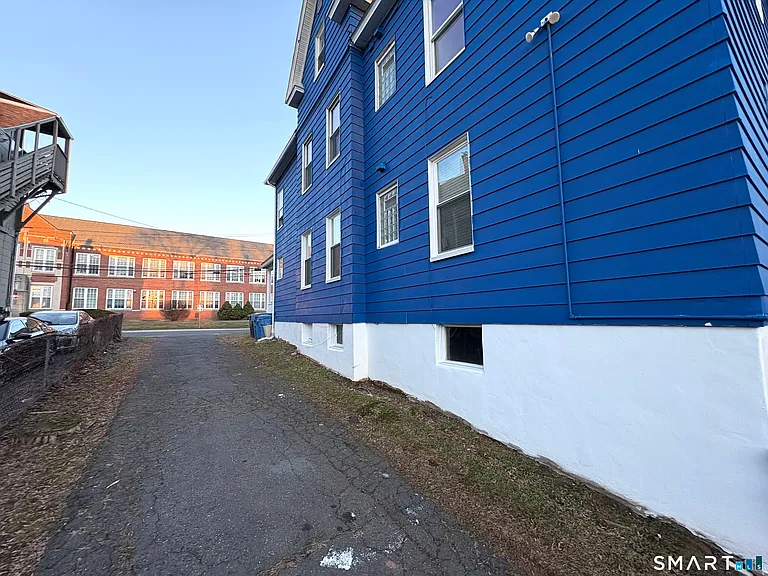 171 Bassett St — Photo 17