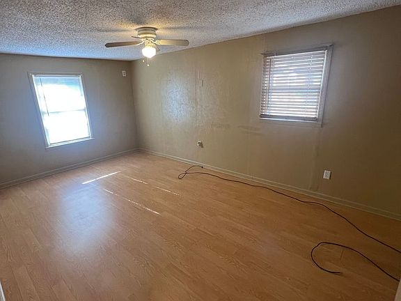 3rd image of 500 Crescent Ave