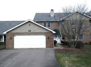 7291 Oakwood Dr APT B, Brookfield, OH 44403