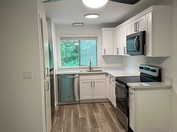 3rd image of 504 Kendall St