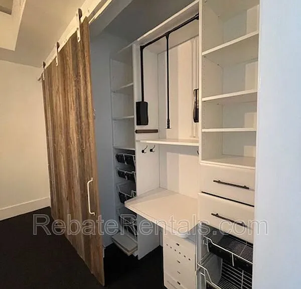 320 N 1st St #813 — Photo 22