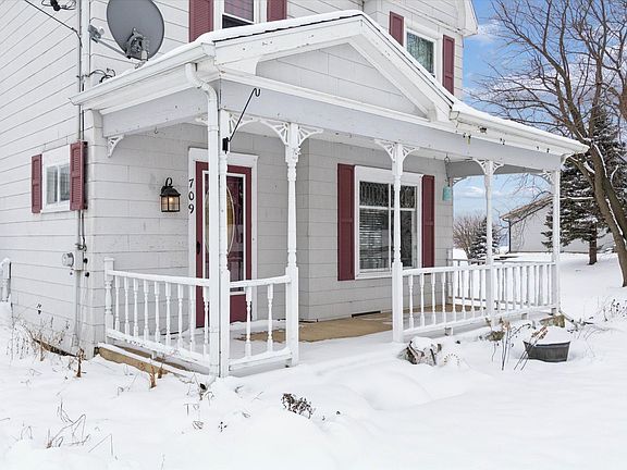 3rd image of 709 W Beloit St
