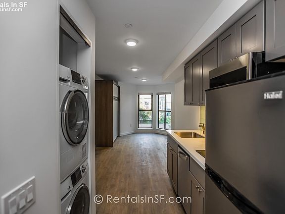 4th image of 1532 Howard St #302