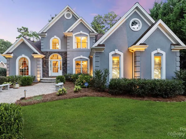 8056 Saint Andrews Ln, Stanley, NC 28164