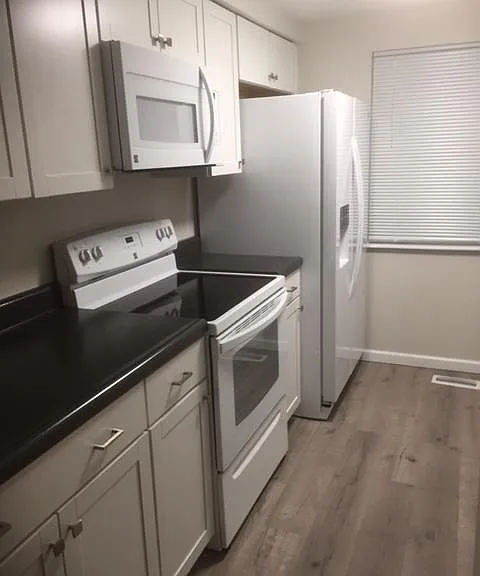 1670 Villa South Dr — Photo 3