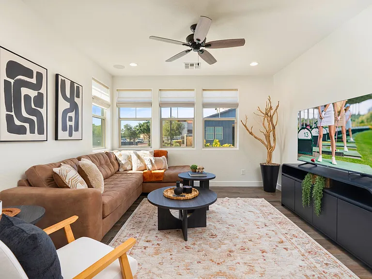 1950 E Lantana Dr — Photo 2