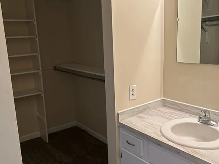 481 Woodview Dr — Photo 18