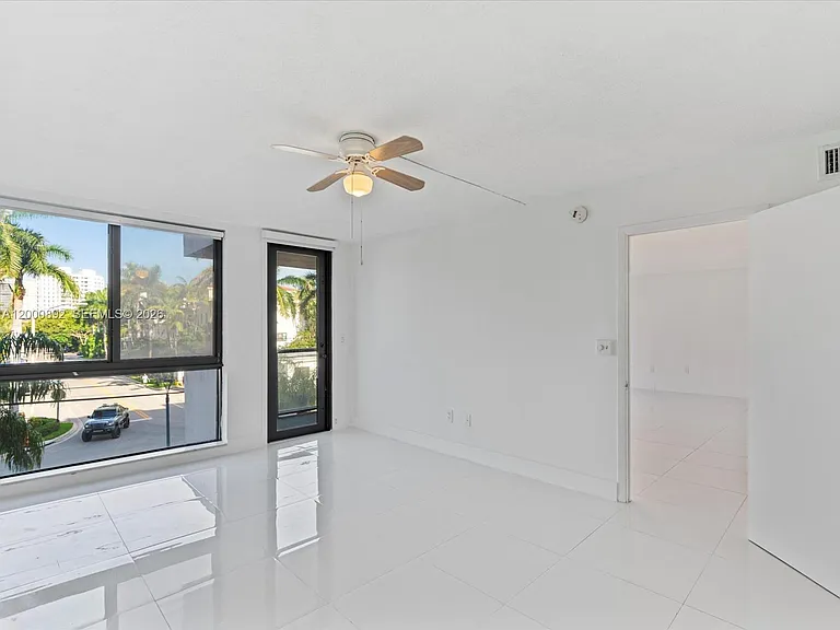 9800 W Bay Harbor Dr #308 — Photo 21