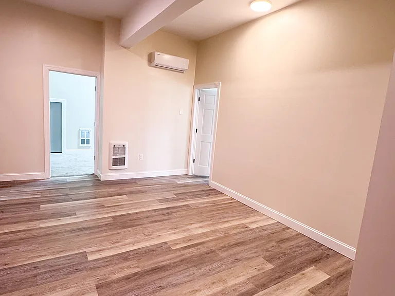 51 S Poplar St #301 — Photo 8