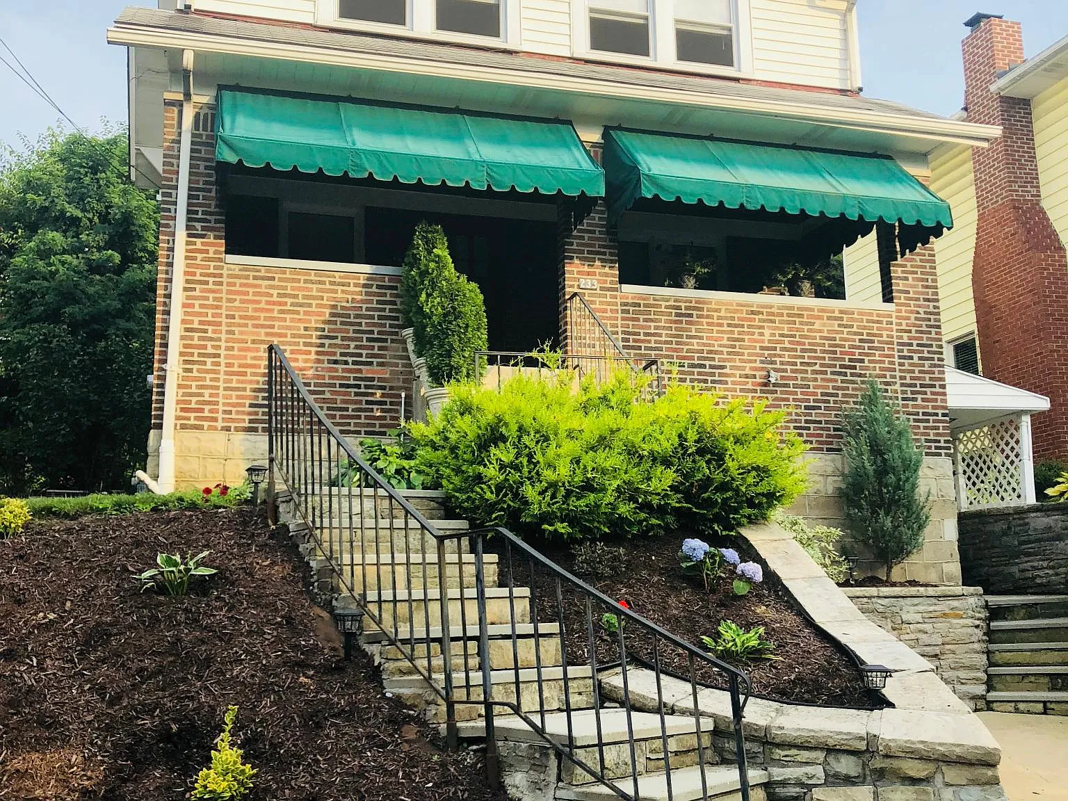 233 Sieaforth Ave — Photo 2