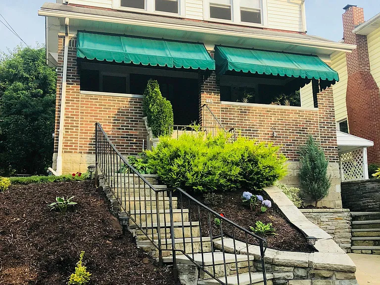 233 Sieaforth Ave — Photo 2