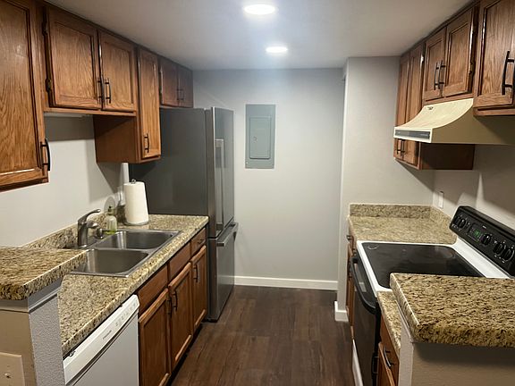 4th image of 8335 Fairmount Dr Unit 11-204