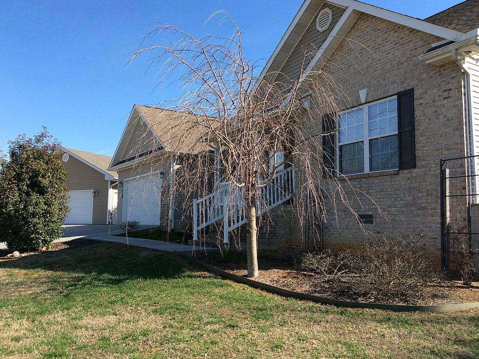 1st image of 114 Brooklyn Dr