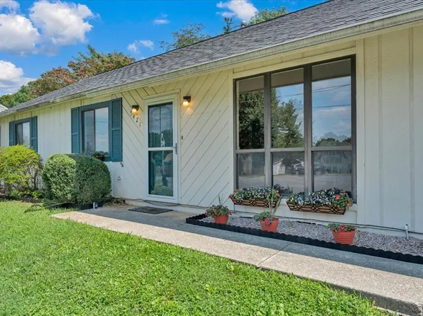 5421 Apple Blossom Ln, Roanoke, VA 24018
