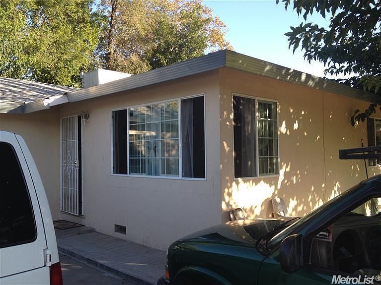 1st image of 2574 Oakmont St