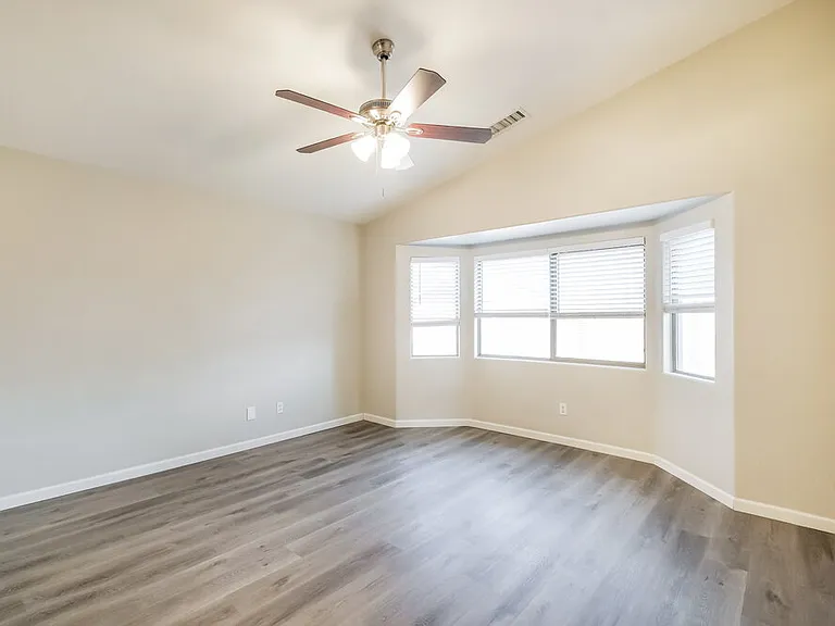 25703 W Saint Charles Ct — Photo 10