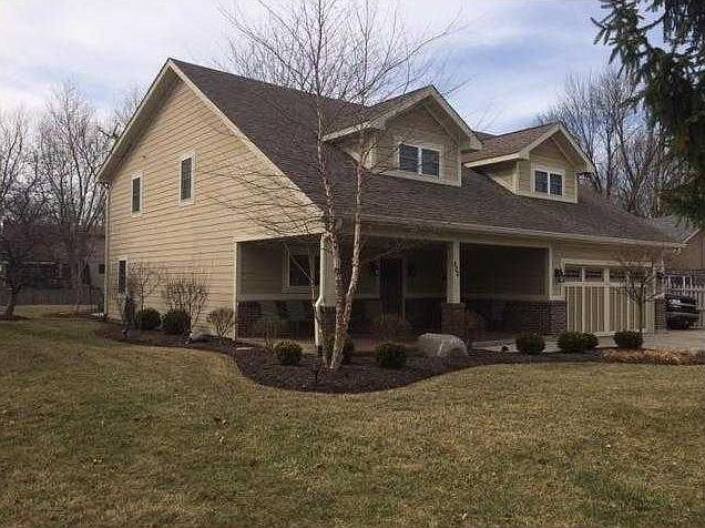 2nd image of 820 Shoreline Dr