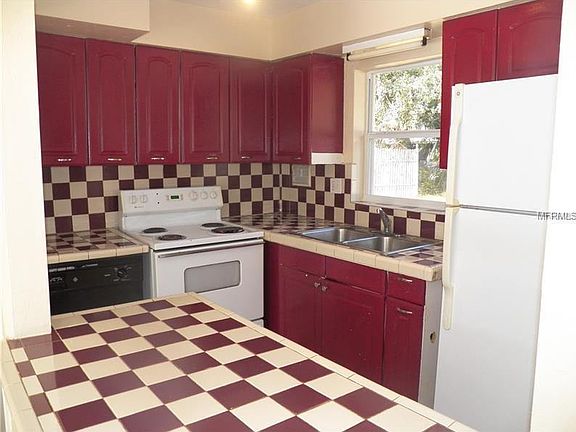 3rd image of 3927 Prudence Dr