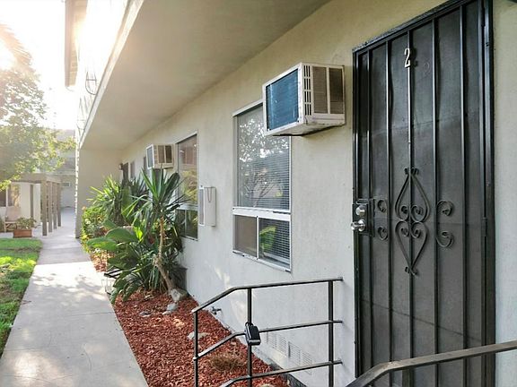 3rd image of 5903 Cahuenga Blvd APT 2