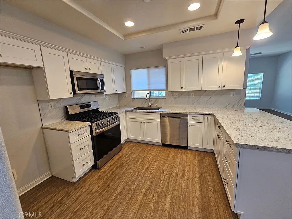 3 bed, 2.5 bath, 1600 sqft, $3,200 — Photo 4