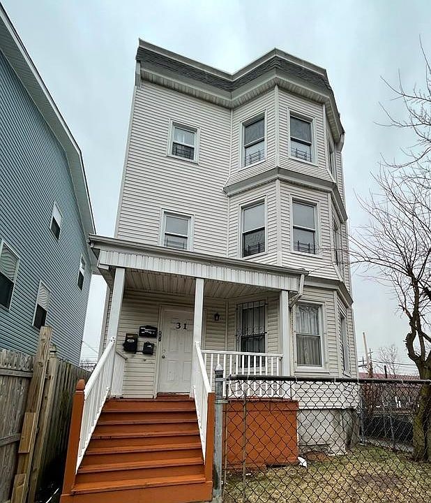 1st image of 31 Eaton Pl Floor 2